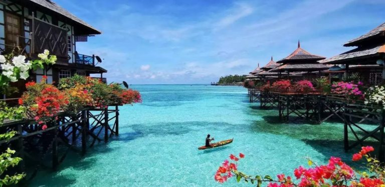 Cooler Shores Ahead: Malaysians Head for the Water as Temperatures Rise